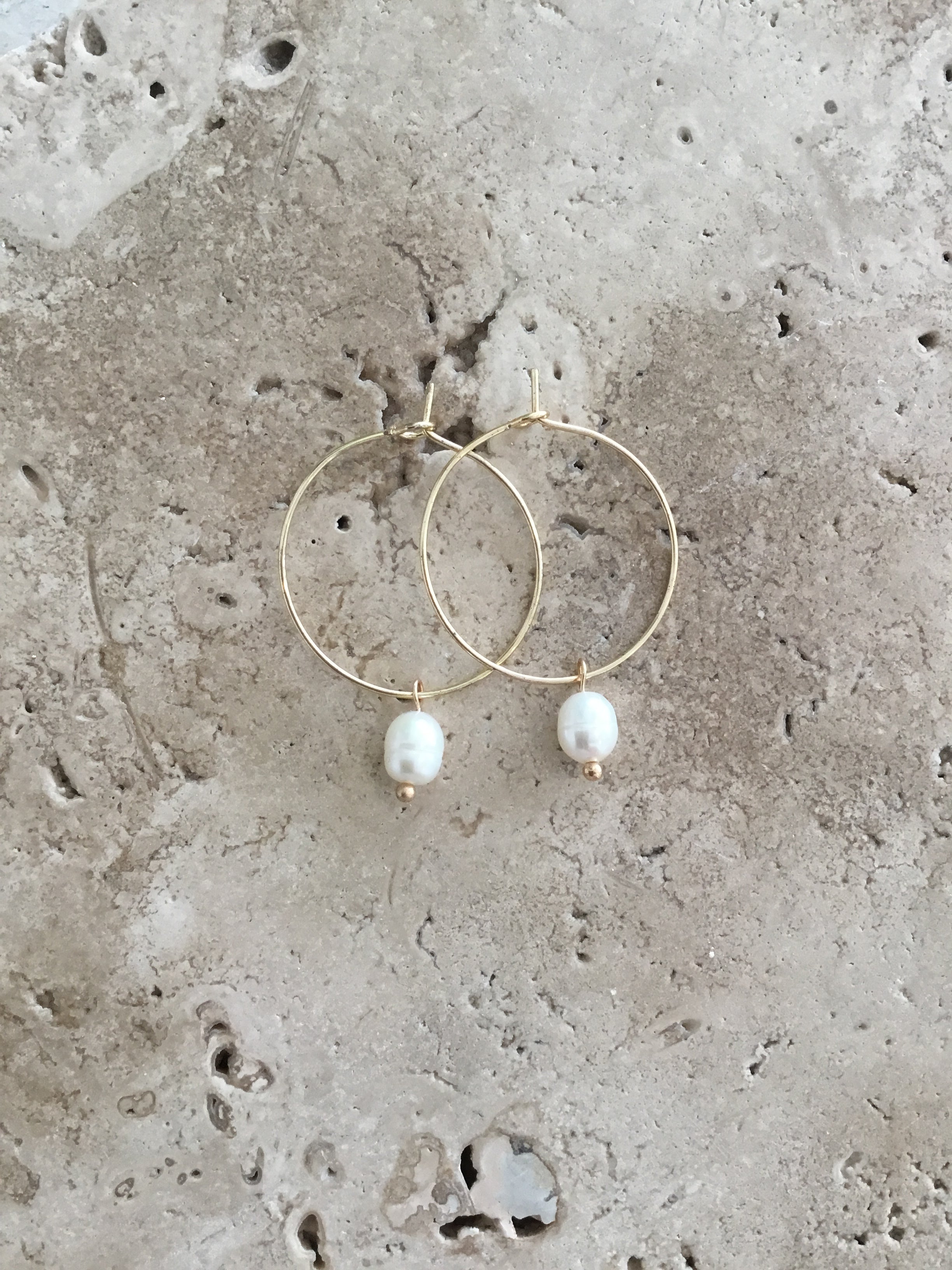 Saint Maïden Single Pearl Hoop Earrings